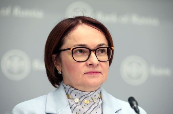 Председатель Центрального банка РФ Эльвира Набиуллина во время пресс-конференции по итогам заседания Совета директоров ЦБ РФ. 14 декабря 2018 Председатель Центрального банка РФ Эльвира Набиуллина во время пресс-конференции по итогам заседания Совета директоров ЦБ РФ. 14 декабря 2018