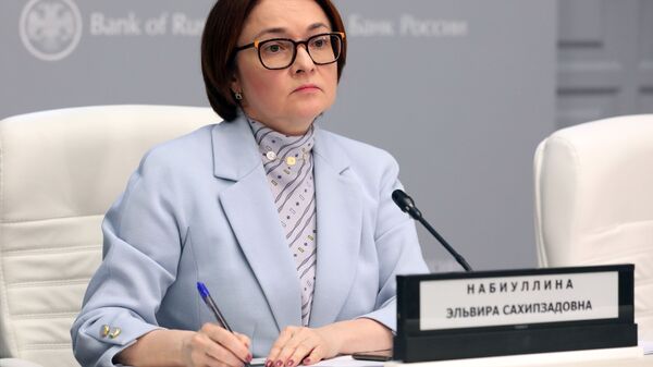 Председатель Центрального банка РФ Эльвира Набиуллина во время пресс-конференции по итогам заседания Совета директоров ЦБ РФ. 14 декабря 2018 Председатель Центрального банка РФ Эльвира Набиуллина во время пресс-конференции по итогам заседания Совета директоров ЦБ РФ. 14 декабря 2018