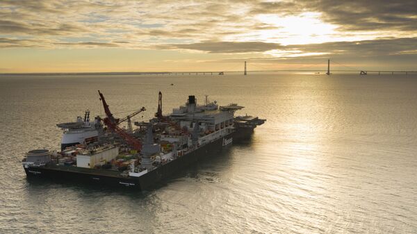 Судно-трубоукладчик Pioneering Spirit у берегов Дании. 12 декабря 2018
Судно-трубоукладчик Pioneering Spirit у берегов Дании. 12 декабря 2018