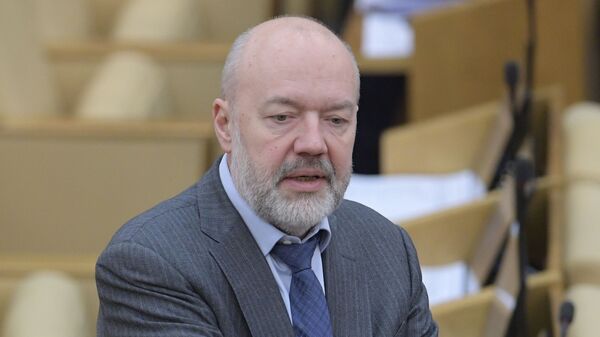 Председатель комитета ГД по государственному строительству и законодательству Павел Крашенинников на пленарном заседании Государственно думы РФ. 18 декабря 2018 Председатель комитета ГД по государственному строительству и законодательству Павел Крашенинников на пленарном заседании Государственно думы РФ. 18 декабря 2018