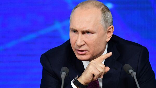 Президент РФ Владимир Путин во время ежегодной большой пресс-конференции Президент РФ Владимир Путин во время ежегодной большой пресс-конференции