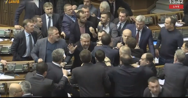Депутаты Рады устроили массовую драку Депутаты Рады устроили массовую драку