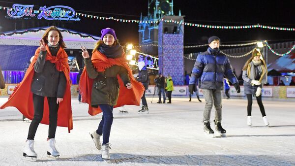 Гости на открытии ГУМ-катка на Красной площади в Москве Гости на открытии ГУМ-катка на Красной площади в Москве