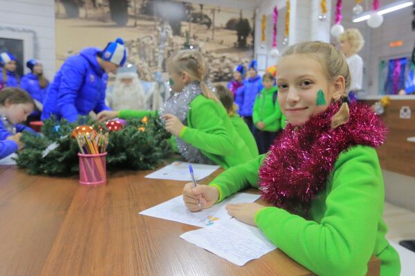 Артековцы пишут новогодние письма Артековцы пишут новогодние письма
