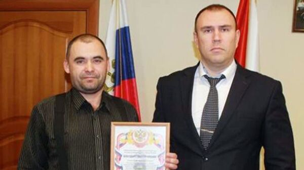 Начальник УМВД России по городу Тюмени Петр Вагин наградил благодарственным письмом Владимира Туркова Начальник УМВД России по городу Тюмени Петр Вагин наградил благодарственным письмом Владимира Туркова