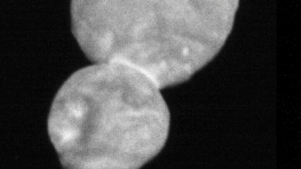 Снимок астероида Ultima Thule, сделанный зондом New Horizons с расстояния 27 тысяч километров Снимок астероида Ultima Thule, сделанный зондом New Horizons с расстояния 27 тысяч километров