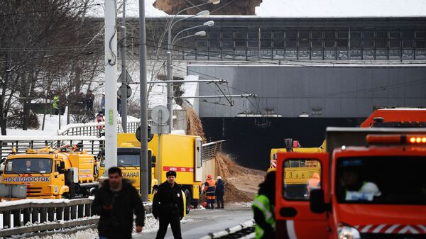 Ситуация у Тушинского тоннеля Волоколамского шоссе в Москве, подтопленного после провала грунта в шлюзе №8 канала имени Москвы Ситуация у Тушинского тоннеля Волоколамского шоссе в Москве, подтопленного после провала грунта в шлюзе №8 канала имени Москвы