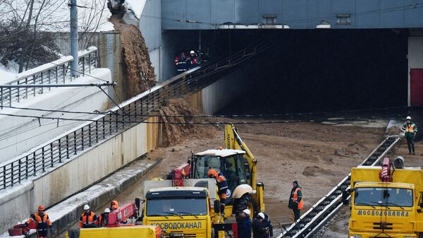 Тушинский тоннель Волоколамского шоссе в Москве, подтопленный после провала грунта в шлюзе №8 канала имени Москвы