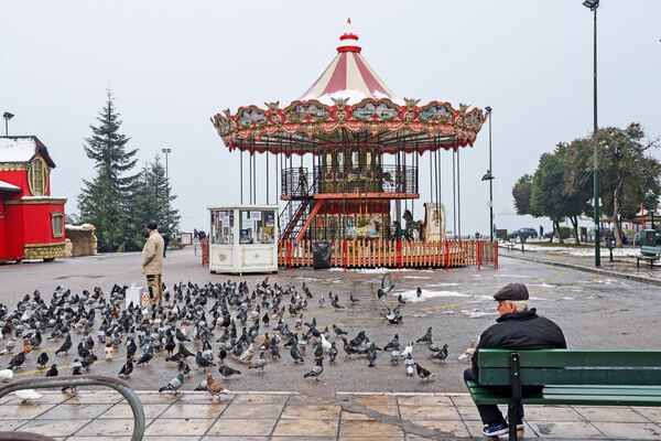 Карусель на центральной площади Аристотеля в Салониках Карусель на центральной площади Аристотеля в Салониках