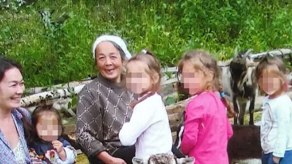 Любовь Жангаулова с детьми и старшей дочерью Любовь Жангаулова с детьми и старшей дочерью