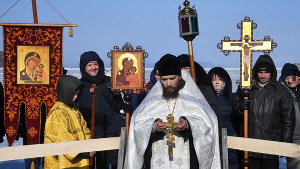 Освящение крещенской купели в бухте Новик острова Русский во Владивостоке Освящение крещенской купели в бухте Новик острова Русский во Владивостоке