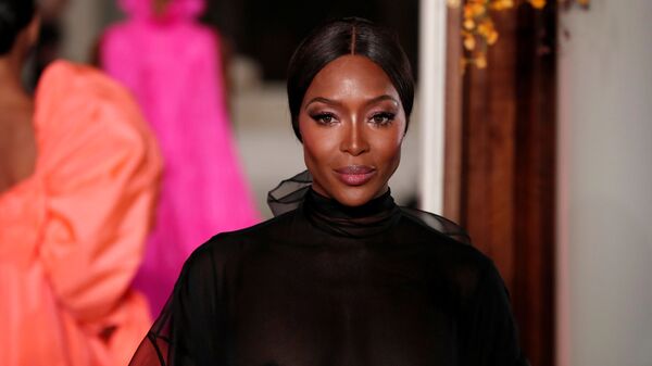 Супермодель Наоми Кэмпбелл на показе коллекции Pier Paolo Piccioli на Неделе моды Haute Couture в Париже Супермодель Наоми Кэмпбелл на показе коллекции Pier Paolo Piccioli на Неделе моды Haute Couture в Париже