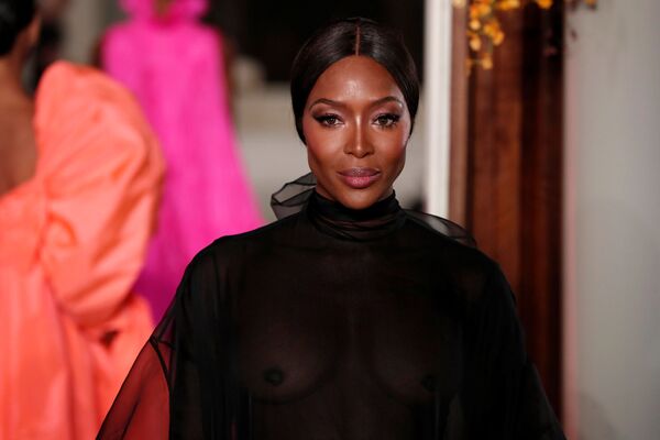 Супермодель Наоми Кэмпбелл на показе коллекции Pier Paolo Piccioli на Неделе моды Haute Couture в Париже Супермодель Наоми Кэмпбелл на показе коллекции Pier Paolo Piccioli на Неделе моды Haute Couture в Париже