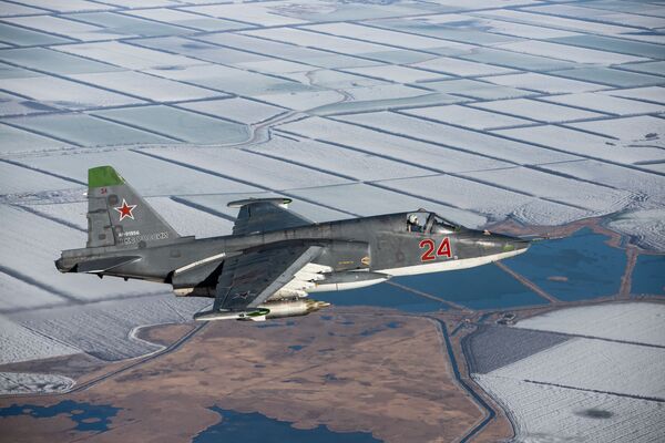 Штурмовик Су-25СМ3 во время лётно-тактических учений в Краснодарском крае Штурмовик Су-25СМ3 во время лётно-тактических учений в Краснодарском крае