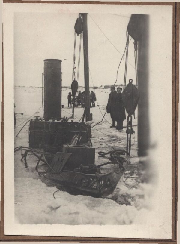 Строительство подводного трубопровода по дну Ладожского озера, 1942-й год Строительство подводного трубопровода по дну Ладожского озера, 1942-й год
