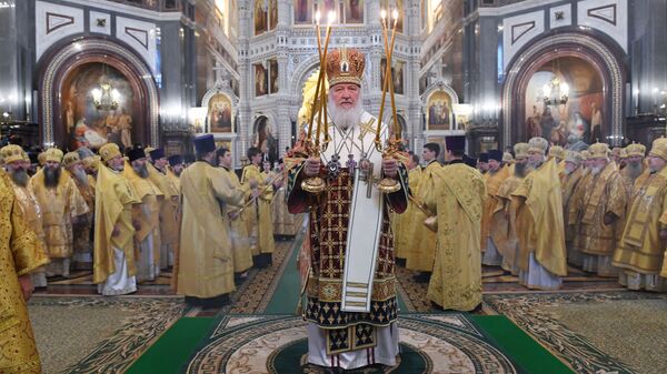 Патриарх Московский и всея Руси Кирилл во время божественной литургии в Храме Христа Спасителя Патриарх Московский и всея Руси Кирилл во время божественной литургии в Храме Христа Спасителя