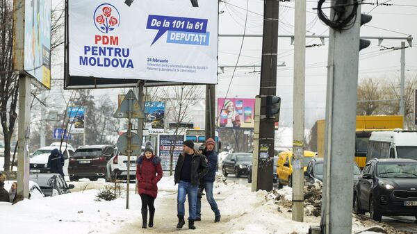 Предвыборный агитационный плакат партии Демократическая партия Молдовы в Кишиневе Предвыборный агитационный плакат партии Демократическая партия Молдовы в Кишиневе