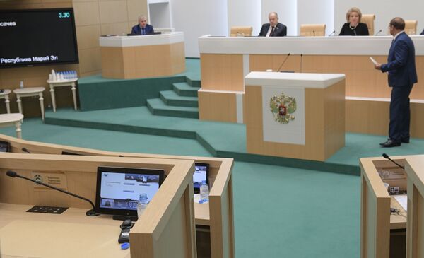 Место сенатора Рауфа Арашукова в зале заседаний Совета Федерации РФ Место сенатора Рауфа Арашукова в зале заседаний Совета Федерации РФ