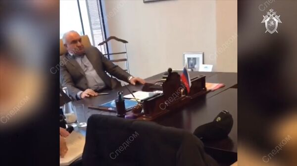 СК РФ опубликовал видео задержания отца сенатора Арашукова СК РФ опубликовал видео задержания отца сенатора Арашукова