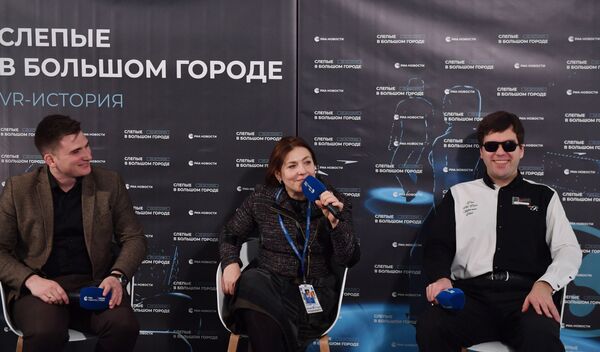 Директор Государственного музея - культурного центра Интеграция имени Н.А. Островского Алексей Володин, заместитель главного редактора МИА Россия сегодня Наталья Лосева, представитель Государственного музея - культурного центра Интеграция имени Н.А. Островского Анатолий Попко во время VR-перформанса Слепые в большом городе Директор Государственного музея - культурного центра Интеграция имени Н.А. Островского Алексей Володин, заместитель главного редактора МИА Россия сегодня Наталья Лосева, представитель Государственного музея - культурного центра Интеграция имени Н.А. Островского Анатолий Попко во время VR-перформанса Слепые в большом городе