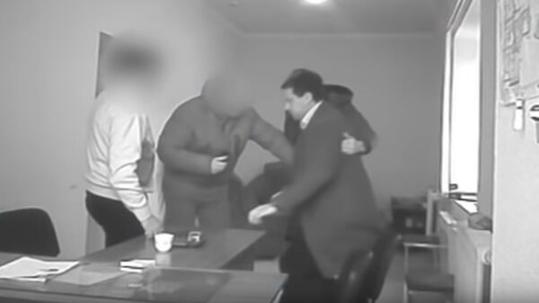СК разместил видео с задержанием двух камызякских чиновников СК разместил видео с задержанием двух камызякских чиновников