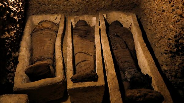 Мумии в гробнице комплекса Туна эль-Габаль, Египет