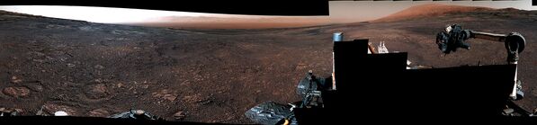 Панорама, сделанная марсоходом Curiosity на хребте Rock Hall Панорама, сделанная марсоходом Curiosity на хребте Rock Hall