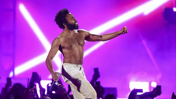 Рэпер Чайлдиш Гамбино (Childish Gambino) Рэпер Чайлдиш Гамбино (Childish Gambino)