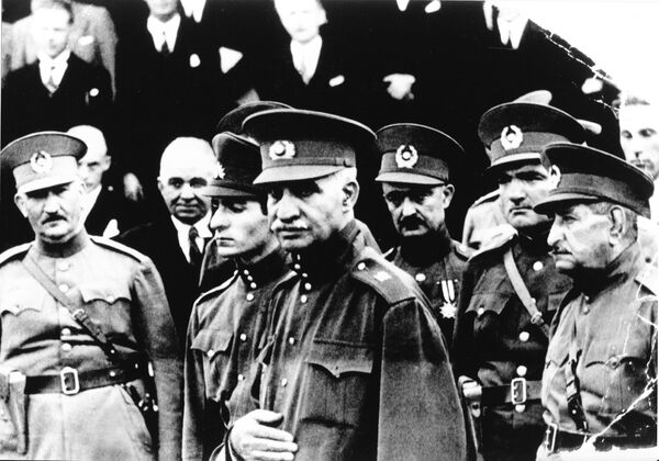 Реза Пехлеви и его сын Мохаммед Реза Пехлеви Реза Пехлеви и его сын Мохаммед Реза Пехлеви
