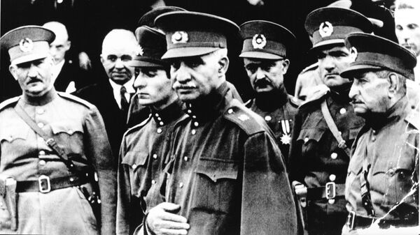 Реза Пехлеви и его сын Мохаммед Реза Пехлеви Реза Пехлеви и его сын Мохаммед Реза Пехлеви