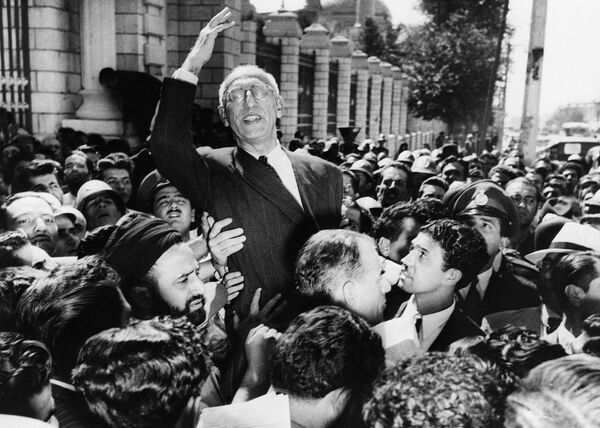 Мохаммед Мосаддык на площади Меджлиса в Тегеране. 27 сентября 1951 Мохаммед Мосаддык на площади Меджлиса в Тегеране. 27 сентября 1951