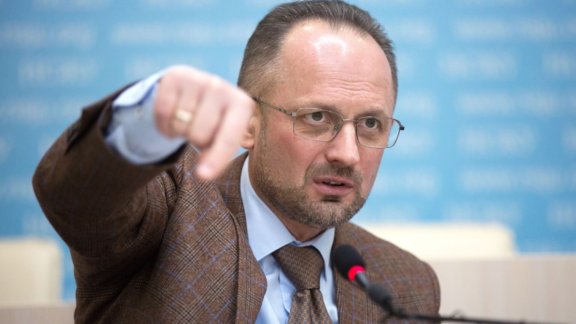Кандидат в президенты Украины Роман Бессмертный во время пресс-конференции в Киеве. 13 февраля 2019 Кандидат в президенты Украины Роман Бессмертный во время пресс-конференции в Киеве. 13 февраля 2019 - РИА Новости, 1920, 11.12.2020