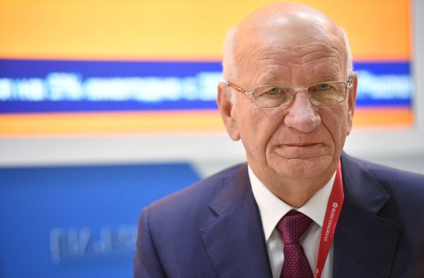 Губернатор Оренбургской области Юрий Берг на стенде МИА Россия сегодня на Российском инвестиционном форуме в Сочи. 14 февраля 2019 Губернатор Оренбургской области Юрий Берг на стенде МИА Россия сегодня на Российском инвестиционном форуме в Сочи. 14 февраля 2019