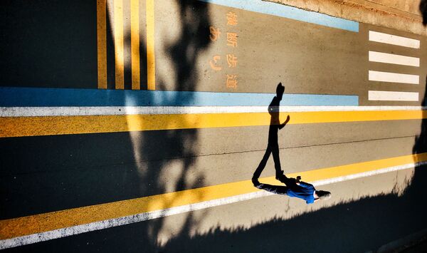 Работа фотографа Laurence Bouchard, занявшая первое место в категории Street Photography в фотоконкурсе Mobile Photography Awards Работа фотографа Laurence Bouchard, занявшая первое место в категории Street Photography в фотоконкурсе Mobile Photography Awards