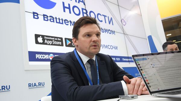 Генеральный директор ФГУП Почта России Николай Подгузов на стенде МИА Россия сегодня на Российском инвестиционном форуме в Сочи Генеральный директор ФГУП Почта России Николай Подгузов на стенде МИА Россия сегодня на Российском инвестиционном форуме в Сочи
