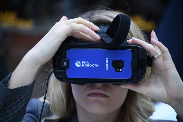 Тестирование очков виртуальной реальности Gear VR на Российском инвестиционном форуме в Сочи. Тестирование очков виртуальной реальности Gear VR на Российском инвестиционном форуме в Сочи.
