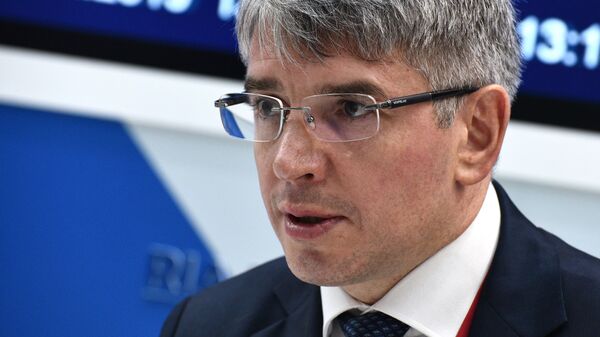Руководитель Департамента науки, промышленной политики и предпринимательства города Москвы Алексей Фурсин на стенде МИА Россия сегодня Руководитель Департамента науки, промышленной политики и предпринимательства города Москвы Алексей Фурсин на стенде МИА Россия сегодня