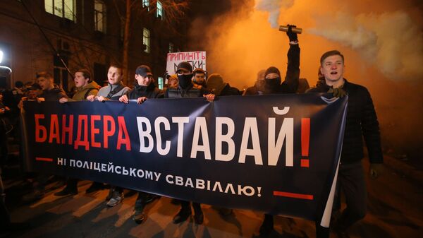 Участники акции против полицейского произвола Бандера, вставай! у здания МВД в Киеве Участники акции против полицейского произвола Бандера, вставай! у здания МВД в Киеве