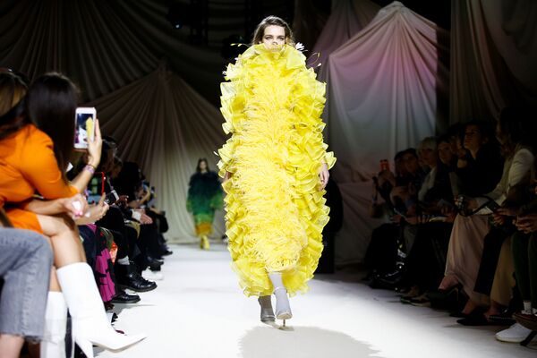 Показ коллекции Mary Katrantzou на Неделе моды в Лондоне Показ коллекции Mary Katrantzou на Неделе моды в Лондоне