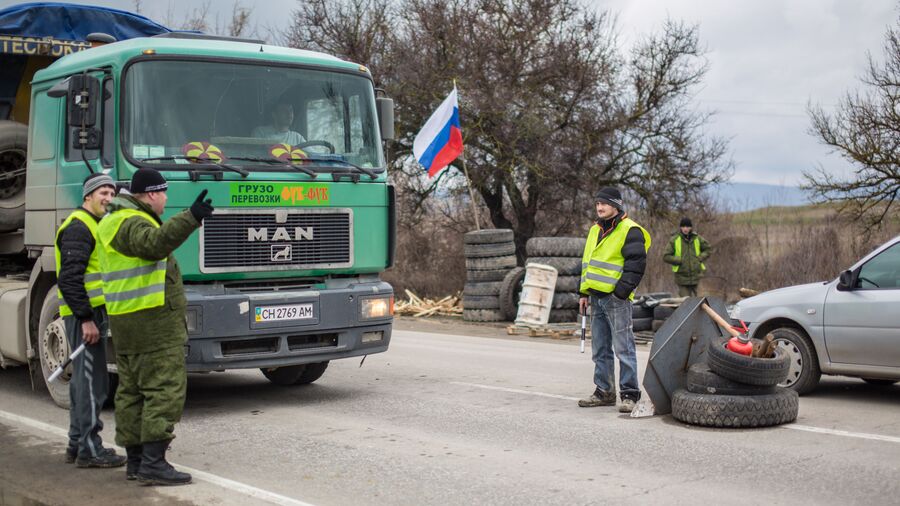 Блокпост на дороге Симферополь - Севастополь Блокпост на дороге Симферополь - Севастополь