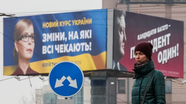 Предвыборные плакаты кандидатов в президенты Украины Юлии Тимошенко и Петра Порошенко в Киеве Предвыборные плакаты кандидатов в президенты Украины Юлии Тимошенко и Петра Порошенко в Киеве