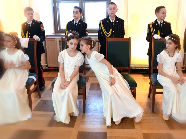Воспитанницы Русской Национальной балетной школы Илзе Лиепа и воспитанники Первого московского кадетского корпуса во время Кадетского бала Во славу Отечества! Воспитанницы Русской Национальной балетной школы Илзе Лиепа и воспитанники Первого московского кадетского корпуса во время Кадетского бала Во славу Отечества!