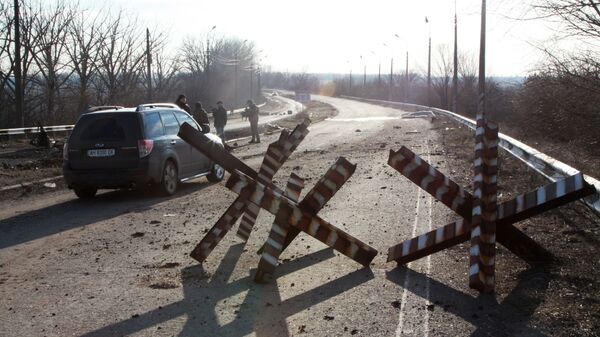 Место подрыва автомобиля в районе контрольного пункта въезда-выезда через линию соприкосновения Еленовка к северу от Донецка Место подрыва автомобиля в районе контрольного пункта въезда-выезда через линию соприкосновения Еленовка к северу от Донецка