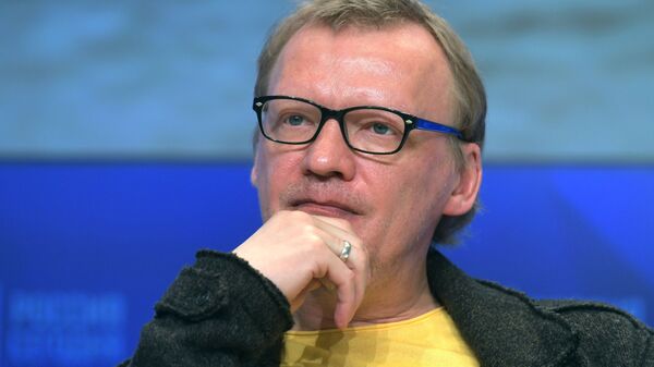 Актер Алексей Серебряков во время творческой встречи с создателями фильма Ван Гоги Актер Алексей Серебряков во время творческой встречи с создателями фильма Ван Гоги