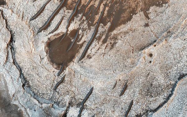 Поверхность Марса снятая камерой HiRISE Поверхность Марса снятая камерой HiRISE