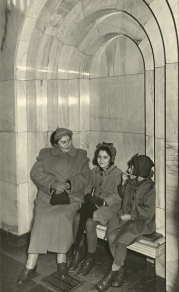 Михаил Грачев. В метро. Москва. 1950-е Михаил Грачев. В метро. Москва. 1950-е