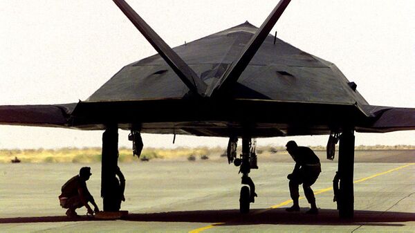 Американский бомбардировщик-невидимка F-117 Американский бомбардировщик-невидимка F-117