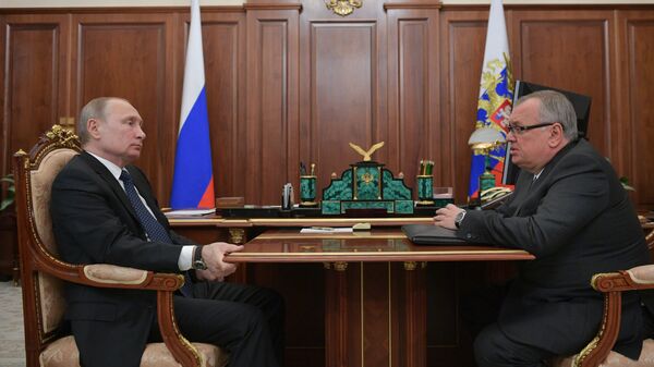 Президент РФ Владимир Путин и глава правления банка ВТБ Андрей Костин во время встречи Президент РФ Владимир Путин и глава правления банка ВТБ Андрей Костин во время встречи