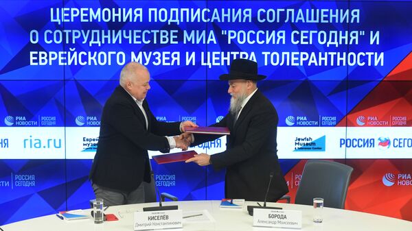 Генеральный директор МИА Россия сегодня Дмитрий Киселев и генеральный директор Еврейского музея и центра толерантности Александр Борода подписали соглашение о долгосрочном сотрудничестве по информационной поддержке историко-культурных проектов музея Генеральный директор МИА Россия сегодня Дмитрий Киселев и генеральный директор Еврейского музея и центра толерантности Александр Борода подписали соглашение о долгосрочном сотрудничестве по информационной поддержке историко-культурных проектов музея