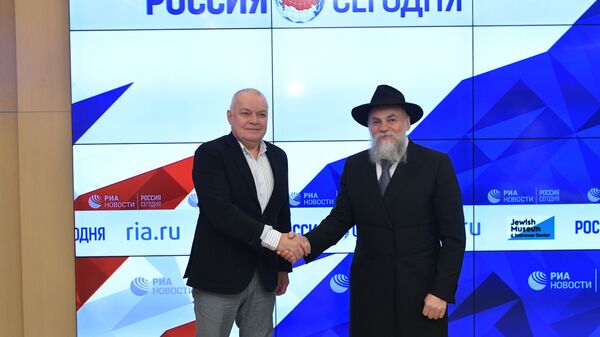 Генеральный директор МИА Россия сегодня Дмитрий Киселев и генеральный директор Еврейского музея и центра толерантности Александр Борода подписали соглашение о долгосрочном сотрудничестве по информационной поддержке историко-культурных проектов музея Генеральный директор МИА Россия сегодня Дмитрий Киселев и генеральный директор Еврейского музея и центра толерантности Александр Борода подписали соглашение о долгосрочном сотрудничестве по информационной поддержке историко-культурных проектов музея